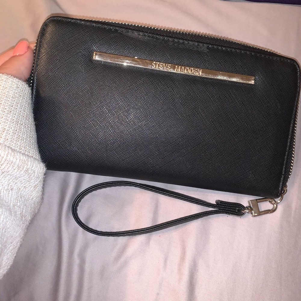 Steve Madden wristlet